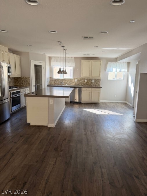 Foto del edificio - 1525 Spiced Wine Ave