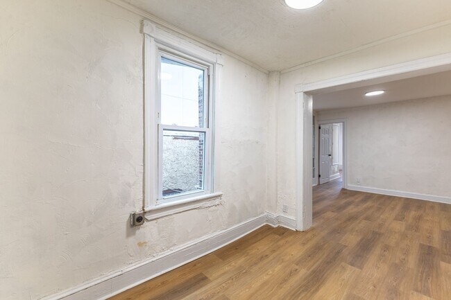Foto del edificio - Fully Renovated 3-Bedroom Apartment – Seco...