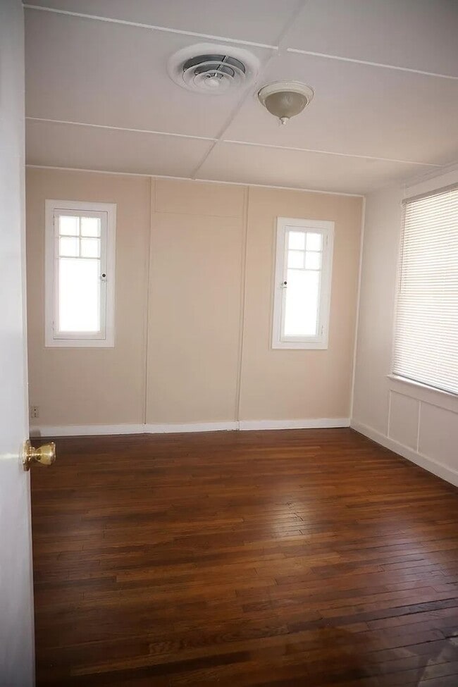 Building Photo - Pre- Leasing !