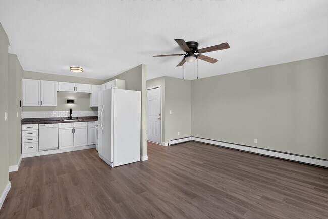 Building Photo - 5030 El Camino Dr
