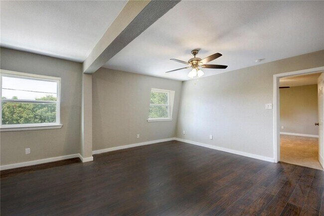 Foto del edificio - 7204 Twin Crest Dr