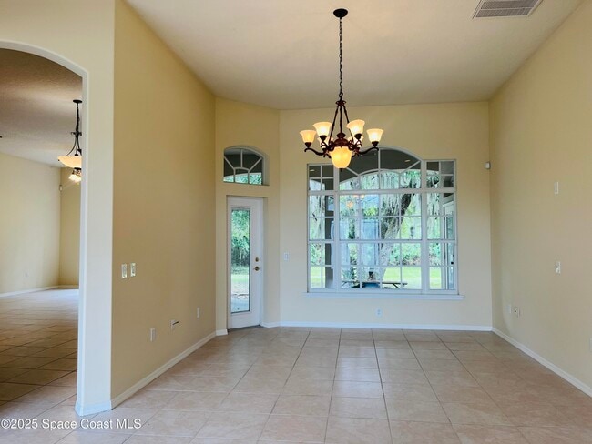 Building Photo - 5810 Eagle Way