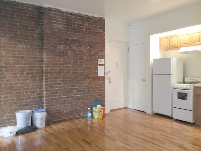 Building Photo - 226 E 29th St