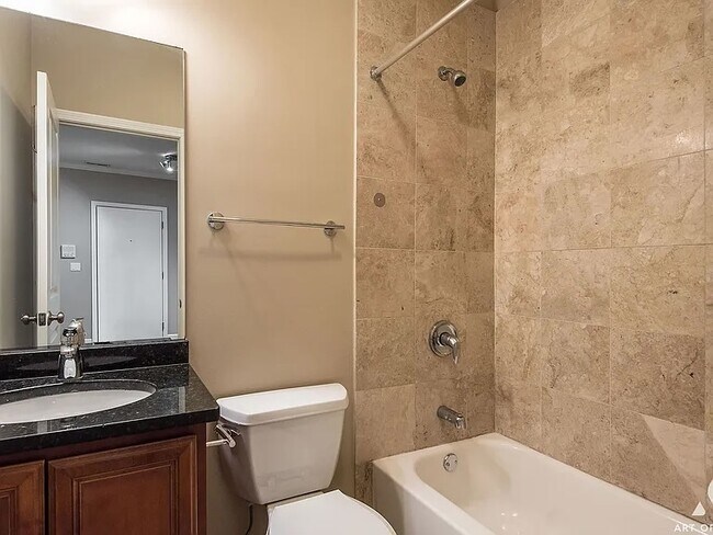 Foto del edificio - 3709 N Kenneth Ave