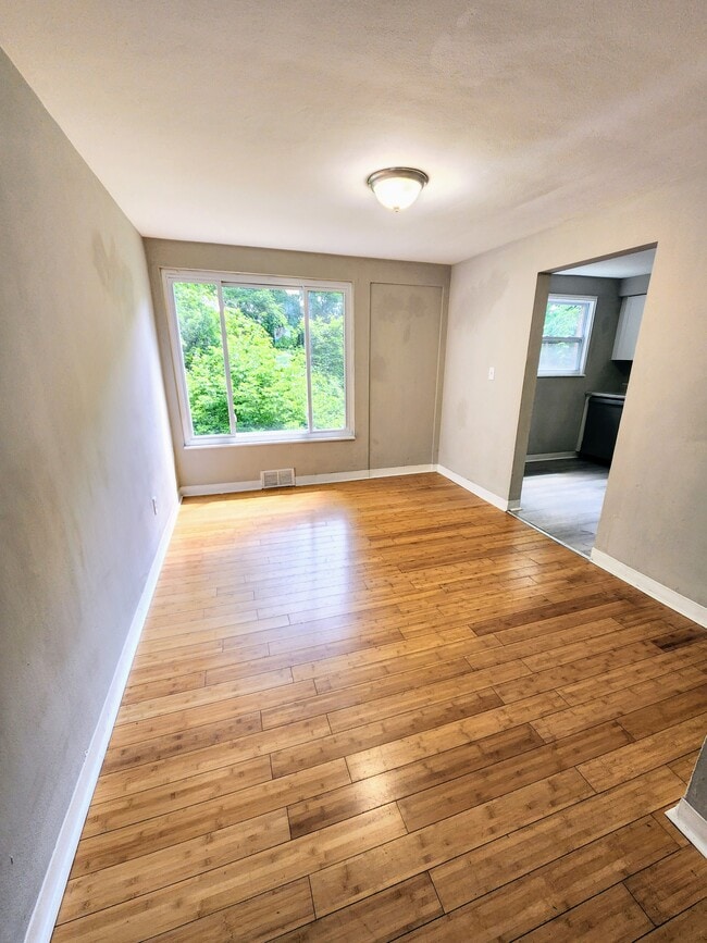 Building Photo - 456 Idlewood Rd