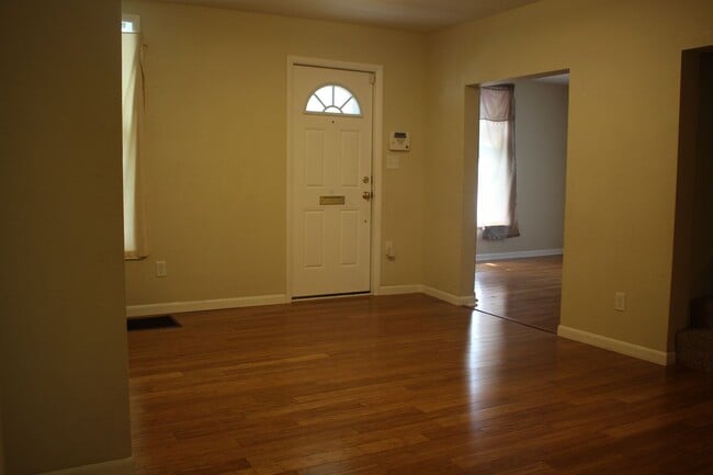 Building Photo - 408 E Park St
