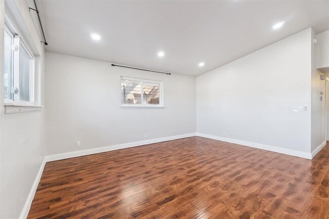 Foto del edificio - 4824 Elmview Dr