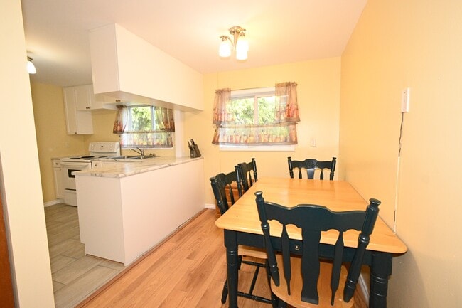 Building Photo - 41 Moore St