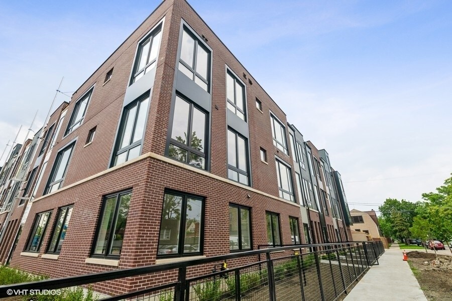 Foto principal - 3208 N Keeler Ave