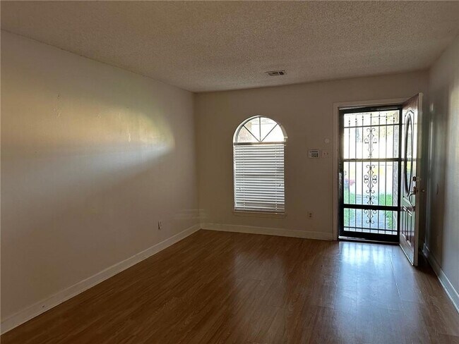 Foto del edificio - 7424 Woodbine Dr