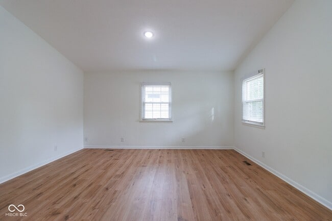 Foto del edificio - 1826 E 66th St