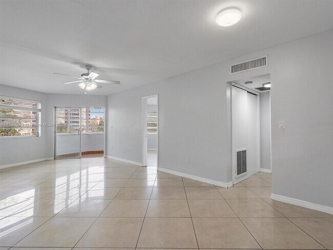 Foto del edificio - 1671 NE Miami Gardens Dr