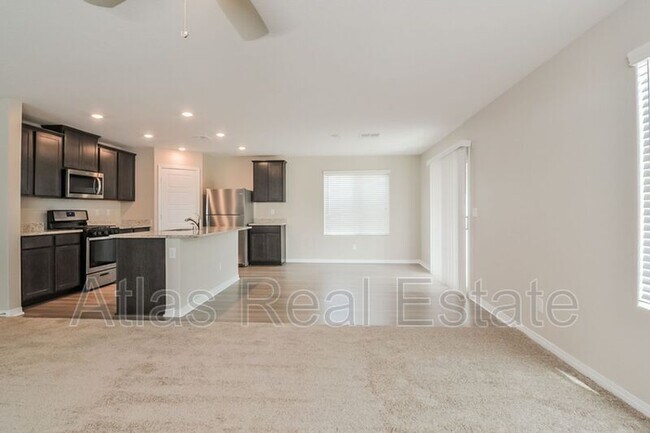 Building Photo - 605 El Gusto Ave