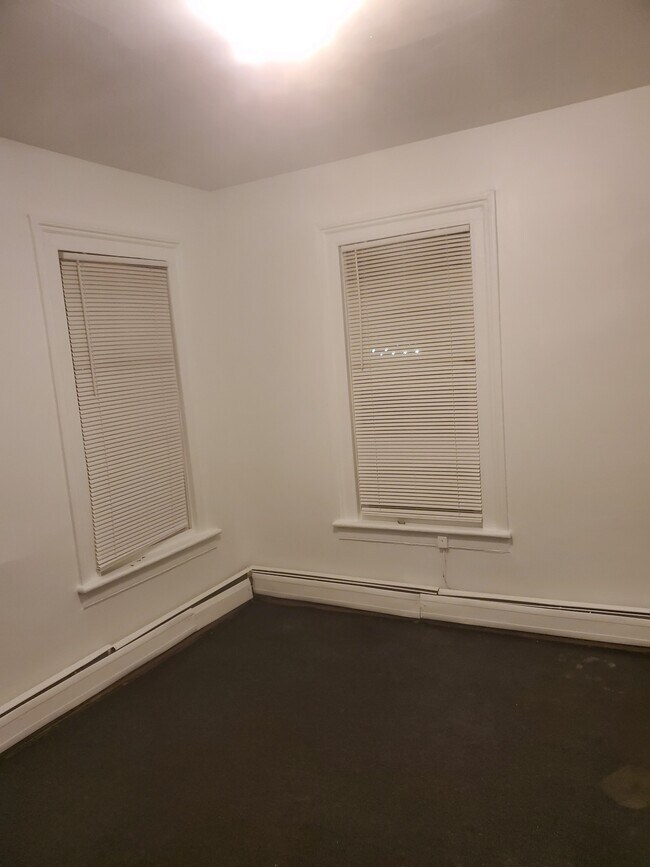 Building Photo - 86 Barnum Ave