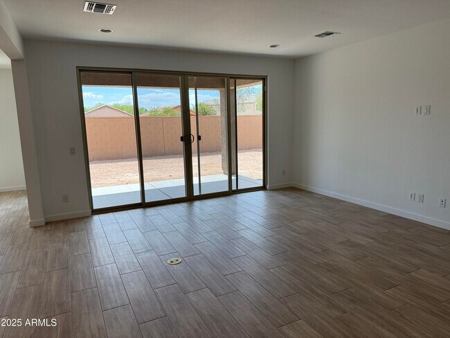 Building Photo - 40563 W Michaels Dr