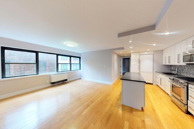 Building Photo - 301 E 47th St