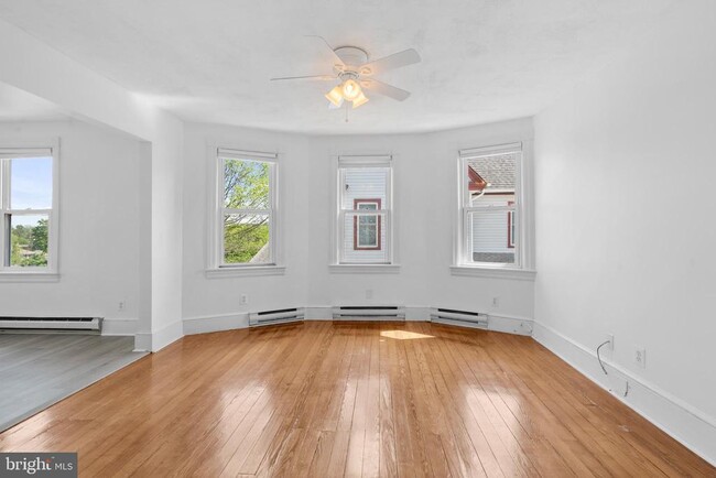 Building Photo - 502 Park Ave