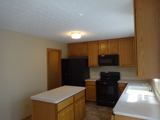 Building Photo - 933 Master Drive