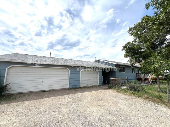 Building Photo - 3750 Heather Dr