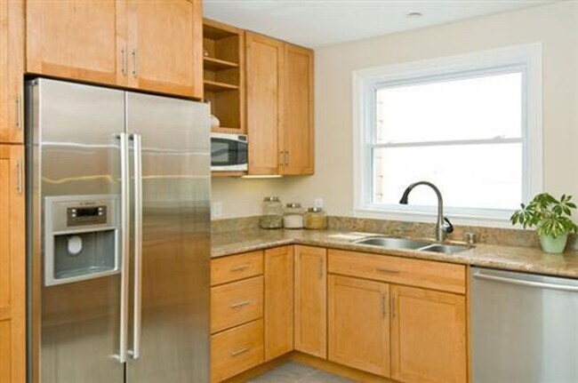 Foto del edificio - Ashbury Heights: Bright, Remodeled & Unfur...