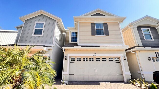 Foto del edificio - Charming 3-Bedroom Townhome with Community...
