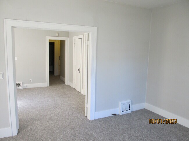 living room - 829 Congress St