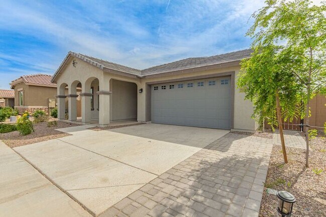 Foto del edificio - Single story 4 bedroom home
