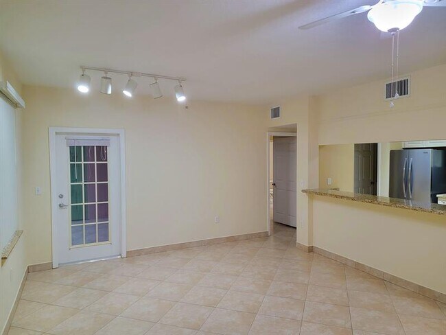 Foto del edificio - 6652 W Sample Rd