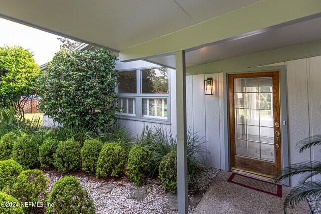 Foto del edificio - 7601 Hollyridge Cir