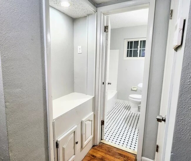 Foto del edificio - 6620 Barkwood Dr