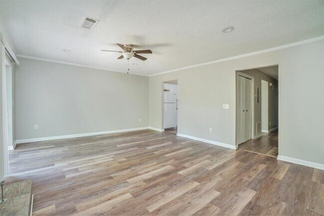Building Photo - 926 Amberly Dr, Unit B