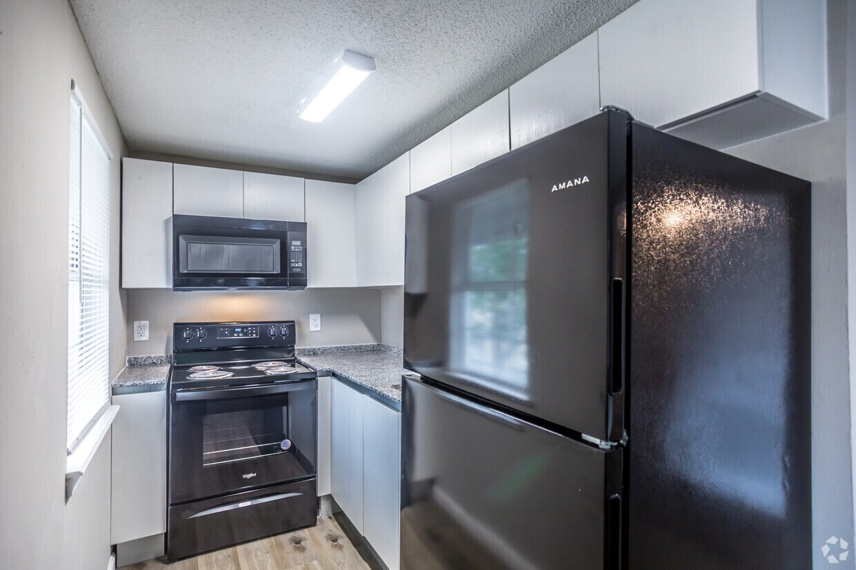 Foto principal - Villages at Harrison Creek- $1000.00 off!