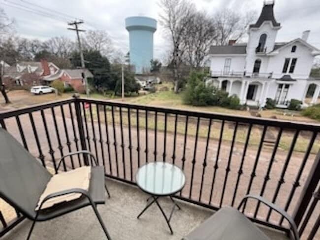 Charming 2-bedroom, 2-bath condo - Charming 2-bedroom, 2-bath condo