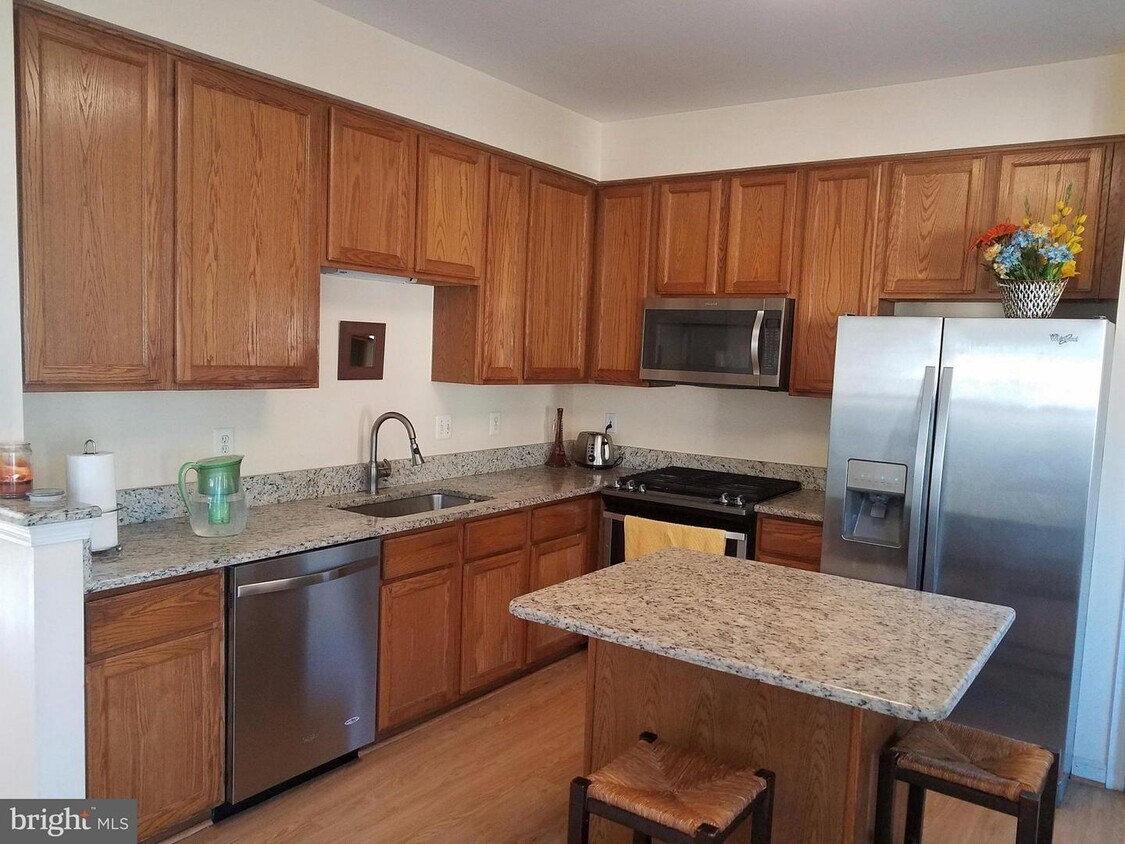 Primary Photo - 47548 Tenfoot Island Terrace