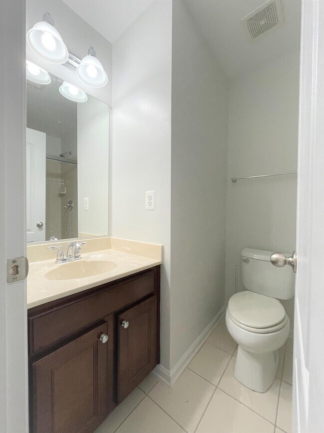 Building Photo - 418 Ava Way NE
