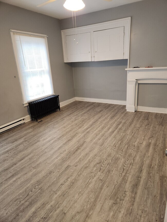 Bedroom - 152 S West St