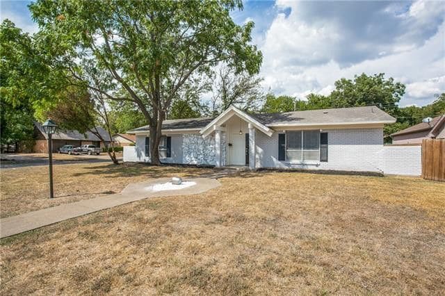 Primary Photo - 641 Cove Hollow Dr