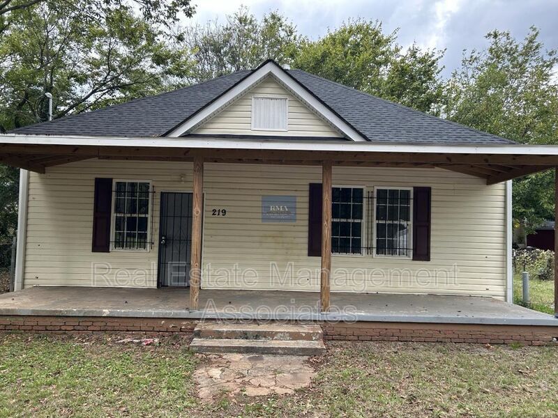 Primary Photo - 219 N 8th St