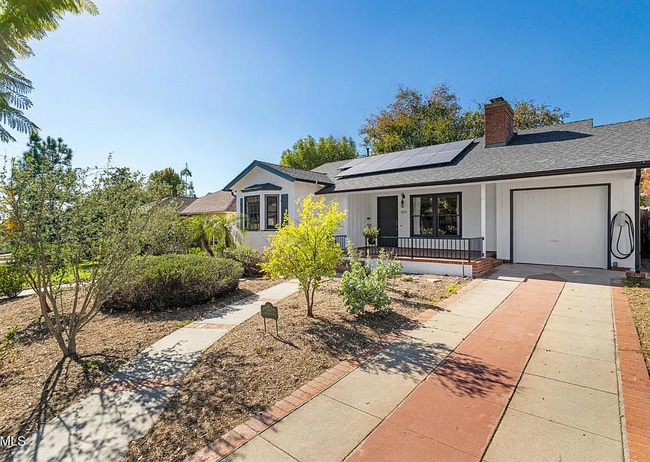 Foto del edificio - 1579 N Harding Ave