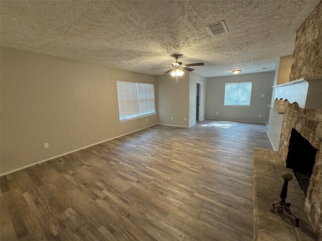 Building Photo - 3214 Three Pines Dr