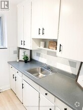 Building Photo - 309-309 The Kingsway