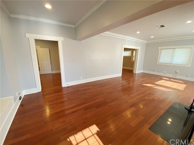 Foto del edificio - 1562 N Lake Ave