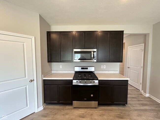 Building Photo - 1861 Fairmount Dr