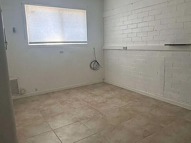 Building Photo - 1217 W Wabash St