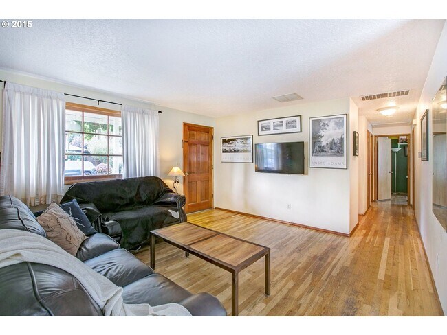 Foto del edificio - Charming Ranch 3 Bedroom 1 Bath and a larg...