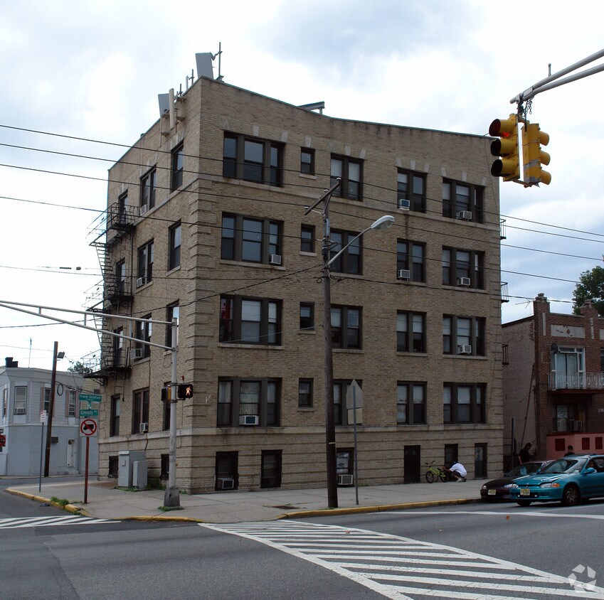 3370 John F Kennedy Blvd, Jersey City, NJ 07307 Apartments in Jersey