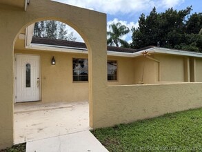 Building Photo - 2040 Trinidad Ct