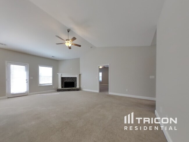 Building Photo - 246 White Creek Dr