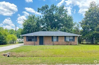 Building Photo - 145 Becky St