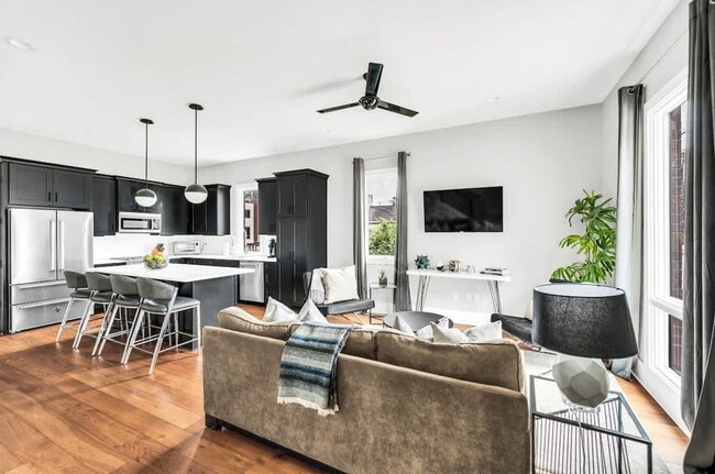 Building Photo - 1332 3rd Ave N